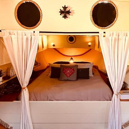 Tres Jolie Peniche A Louer Hotel Hede-Bazouges Ngoại thất bức ảnh